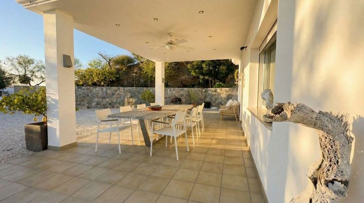 House | Resale in Guaro in Guaro, Costa del Sol - Photo 5