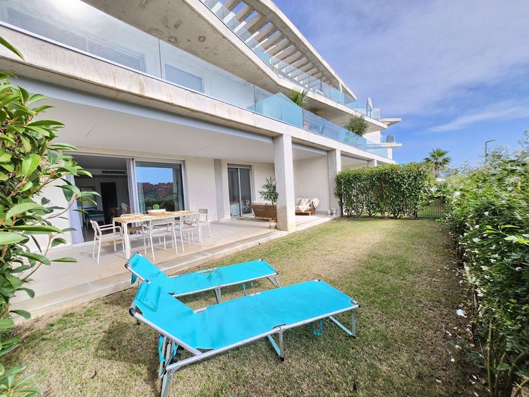 Apartment | Resale in Estepona in Estepona, Costa del Sol - Photo 5