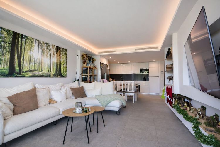 Apartment | Resale in El Chaparral in El Chaparral, Costa del Sol - Photo 2