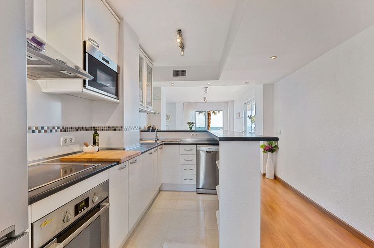 Apartment | Resale in Fuengirola in Fuengirola Others, Costa del Sol - Photo 4