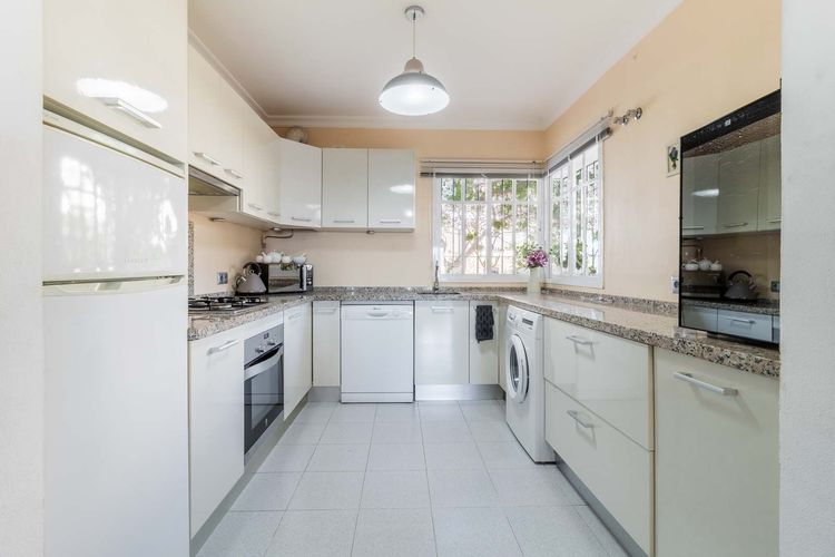 House | Resale in Manilva in Manilva Others, Costa del Sol - Photo 4