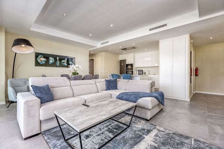 Apartment | Resale in Fuengirola in Fuengirola Others, Costa del Sol - Photo 2