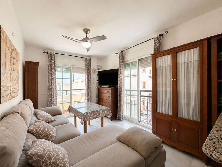 Apartment | Resale in San Luis de Sabinillas in San Luis de Sabinillas, Costa del Sol - Photo 2