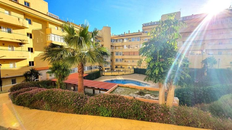 Apartment | Resale in Los Pacos in Los Pacos, Costa del Sol - Photo 5