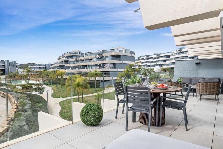 Apartment | Resale in Selwo in Selwo, Selwo - La Concha-Resina Golf, Costa del Sol - Photo 3