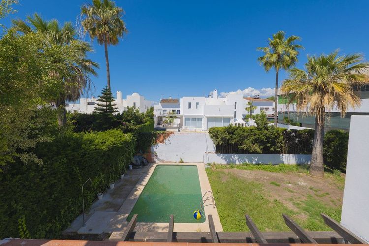 House | Resale in Puerto Banús in Puerto Banús, Nueva Andalucía, Costa del Sol - Photo 4