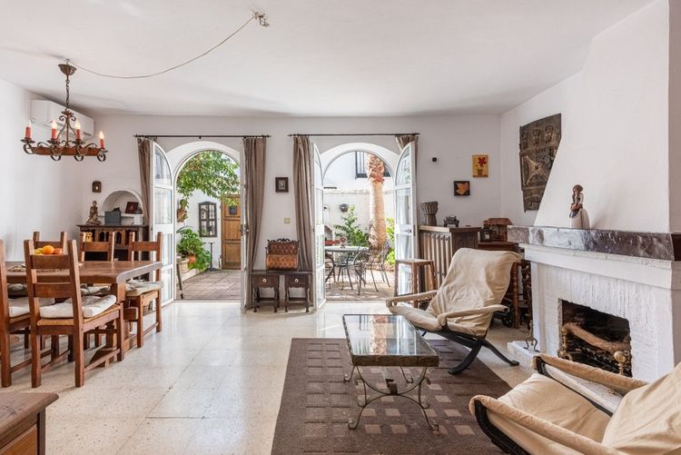 House | Resale in Fuengirola in Fuengirola Others, Costa del Sol - Photo 2