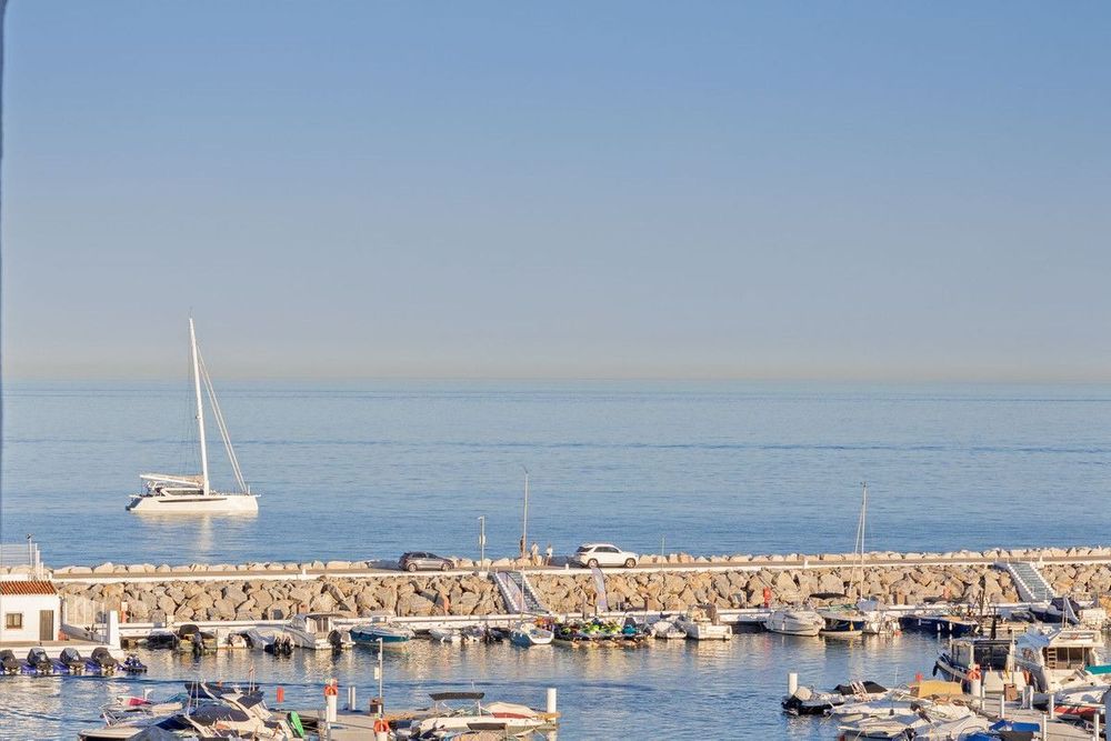 Apartment | Resale in Puerto Banús in Puerto Banús, Costa del Sol - Main property photo
