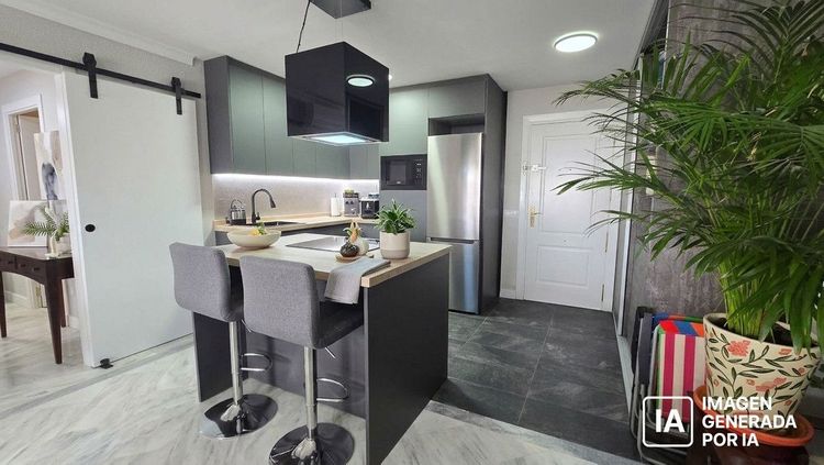 Apartment | Resale in Benalmadena in Benalmadena Others, Costa del Sol - Photo 2