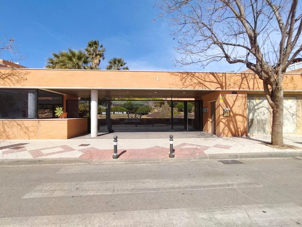 Apartment | Resale in El Pinillo in El Pinillo, Costa del Sol - Main property photo