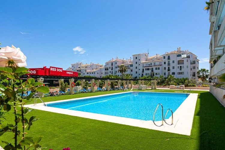 Apartment | Resale in Puerto Banús in Puerto Banús, Nueva Andalucía, Costa del Sol - Photo 3