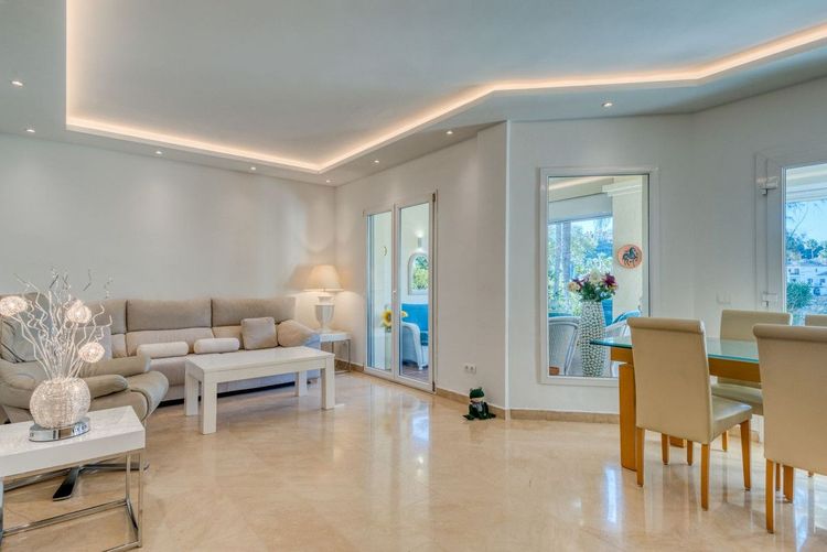 House | Resale in La Quinta in La Quinta, Costa del Sol - Photo 3