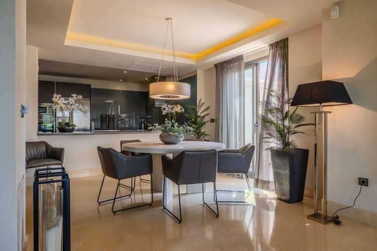 Apartment | Resale in Benahavís in Benahavís Others, Costa del Sol - Photo 4