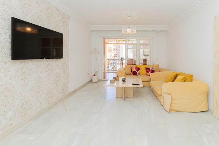 Apartment | Resale in Fuengirola in Fuengirola Others, Costa del Sol - Photo 2