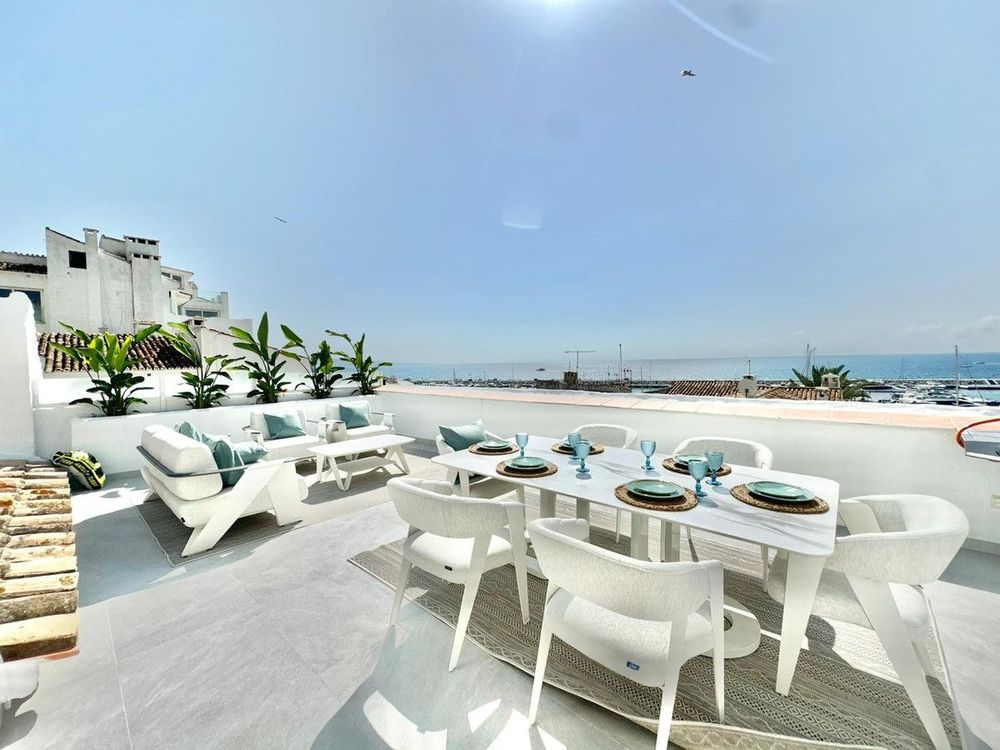 Apartment | Resale in Puerto Banús in Puerto Banús, Nueva Andalucía, Costa del Sol - Main property photo