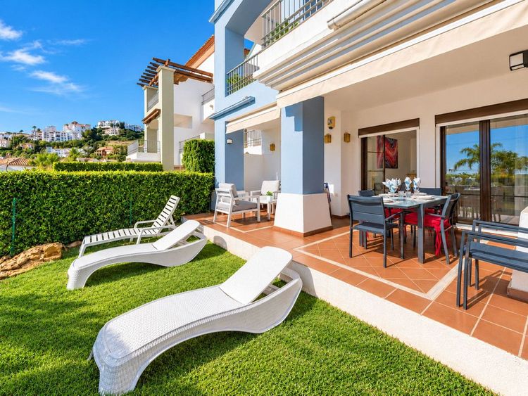 Apartment | Resale in Los Arqueros in Los Arqueros, Los Arqueros-Puerto del Almendro, Costa del Sol - Photo 4