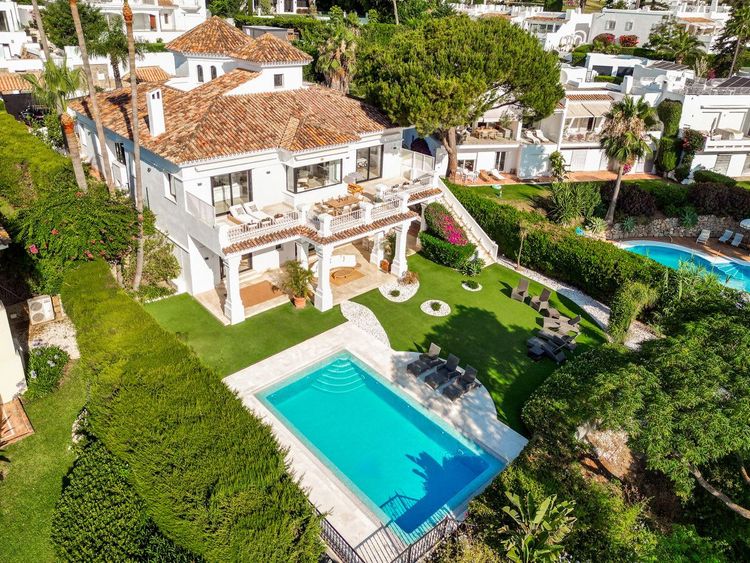 House | Resale in Aloha in Aloha, Nueva Andalucía, Costa del Sol - Photo 5