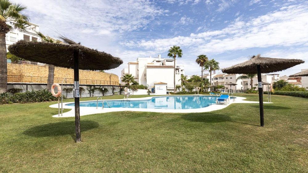 Apartment in La Duquesa in La Duquesa, Manilva, Costa del Sol - Main property photo
