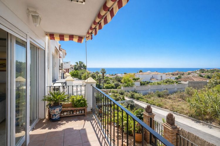 Apartment | Resale in Estepona in Estepona, Costa del Sol - Photo 4