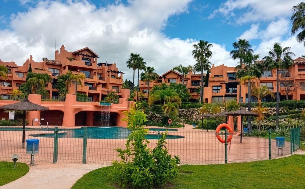 Apartment | Resale in Estepona in Estepona, Costa del Sol - Main property photo