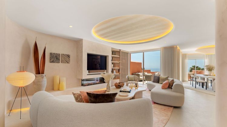 Apartment | Resale in Los Monteros in Los Monteros, Costa del Sol - Photo 2