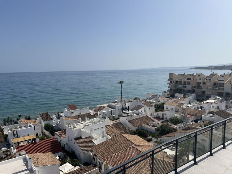 Apartment | Resale in New Golden Mile in New Golden Mile, Costa del Sol - Photo 2