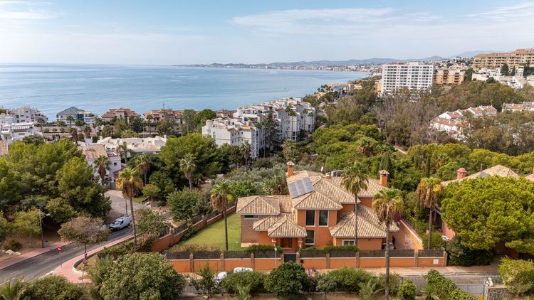 House | Resale in Benalmadena Costa in Benalmadena Costa, Costa del Sol - Photo 2