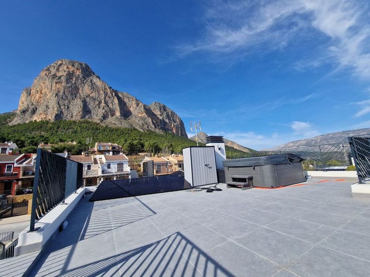 House | Resale in Polop in Polop, Costa Blanca - Photo 5