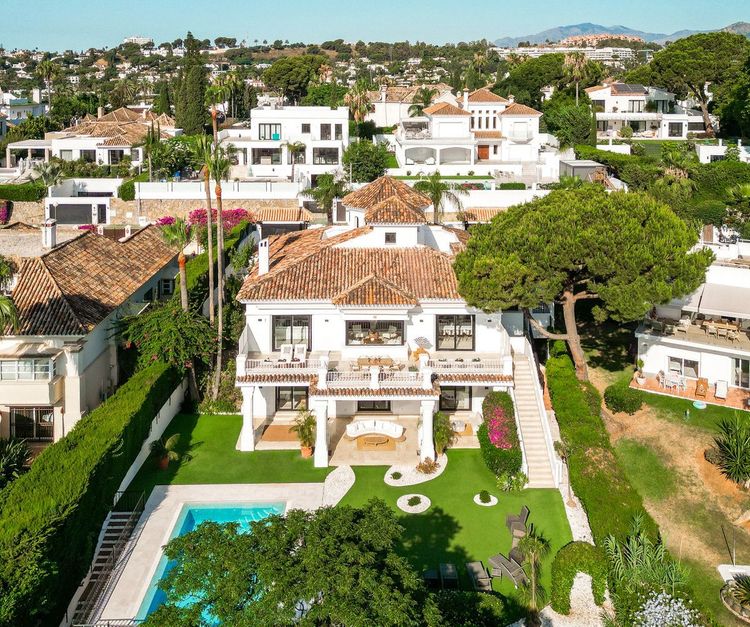 House | Resale in Aloha in Aloha, Nueva Andalucía, Costa del Sol - Photo 4