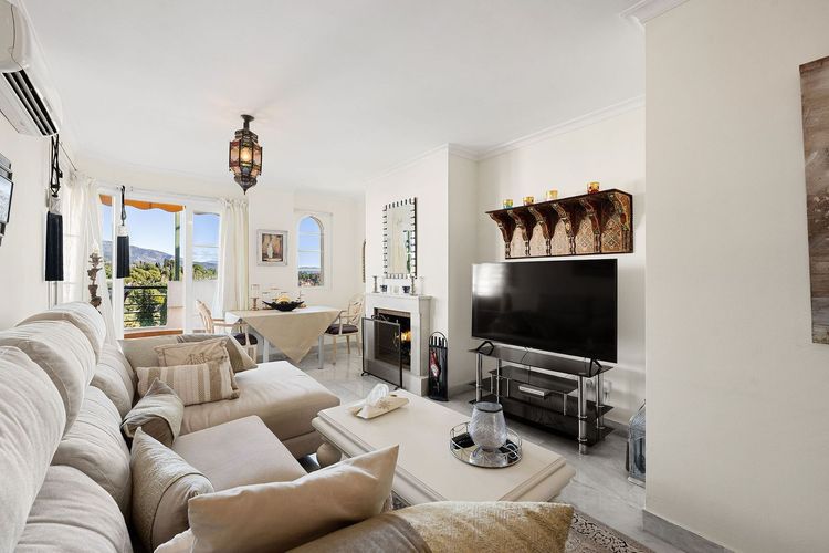 Apartment | Resale in Nueva Andalucía in Nueva Andalucía Others, Costa del Sol - Photo 5