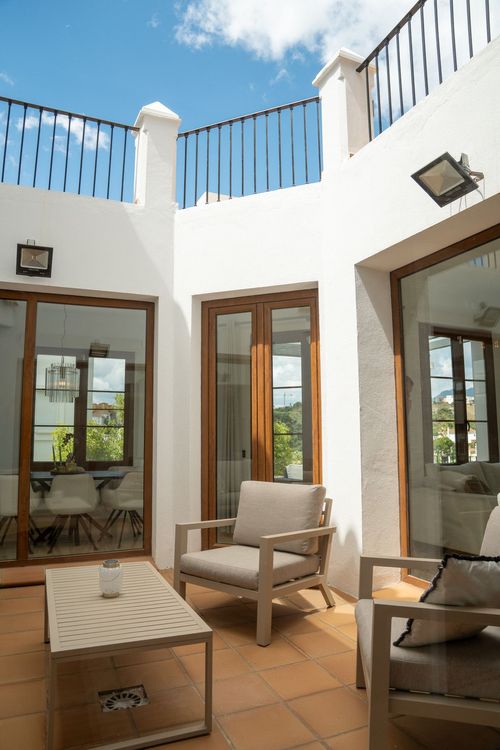 House | Resale in Estepona in Estepona, Costa del Sol - Photo 4