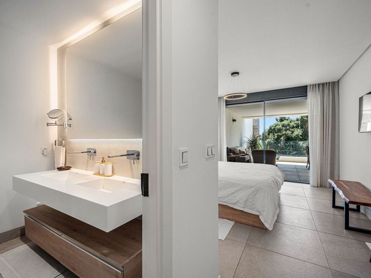 Apartment | Resale in Cabopino in Cabopino, Costa del Sol - Photo 4