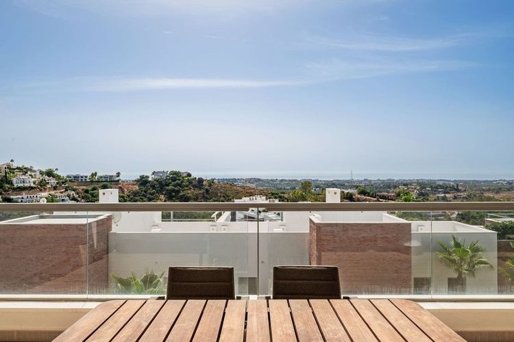Apartment | Resale in Benahavís in Benahavís Others, Costa del Sol - Photo 4