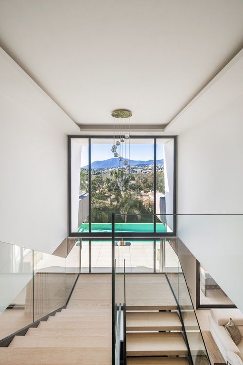 House | Resale in El Paraiso in El Paraiso, Costa del Sol - Photo 4