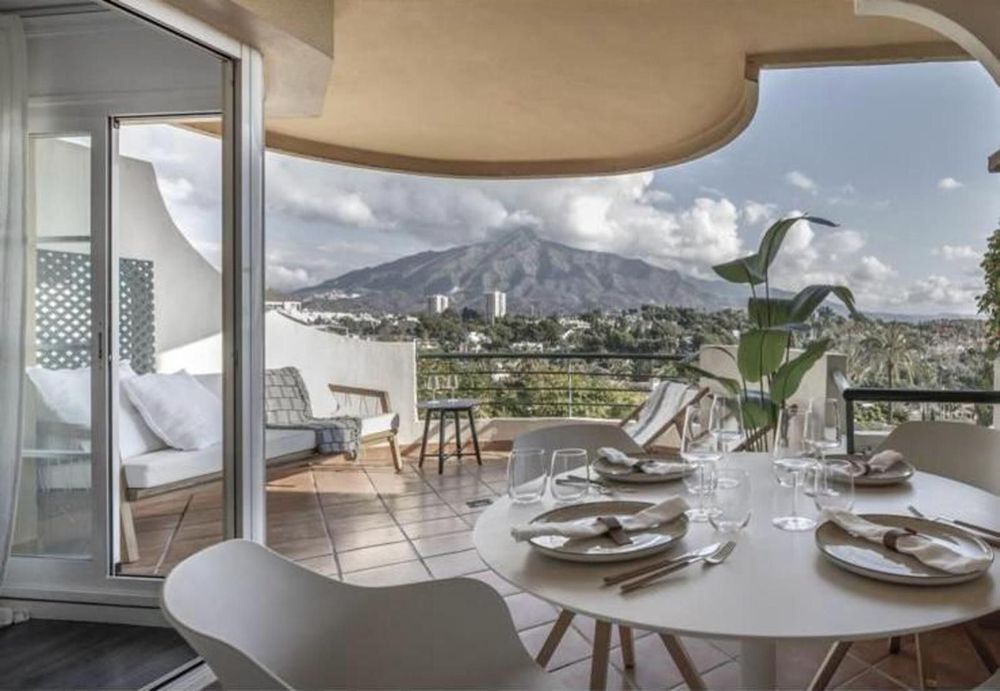 Apartment | Resale in Nueva Andalucía in Nueva Andalucía Others, Costa del Sol - Main property photo