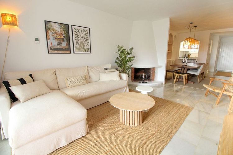 Apartment | Resale in Calahonda in Calahonda, Costa del Sol - Photo 2