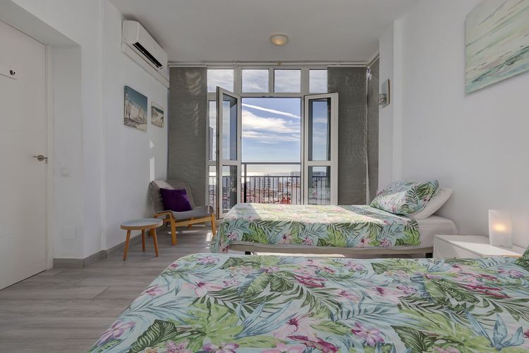 Apartment | Resale in Benalmadena Costa in Benalmadena Costa, Costa del Sol - Photo 3