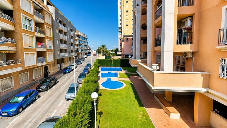Apartment | Resale in Torrevieja in Torrevieja, Costa Blanca - Photo 3