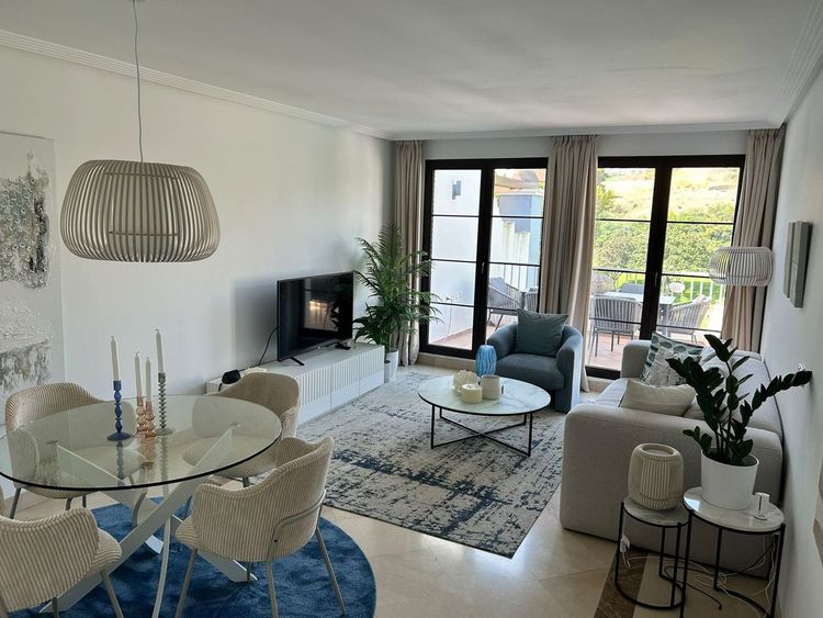 Penthouse | Resale in Los Arqueros in Los Arqueros, Los Arqueros-Puerto del Almendro, Costa del Sol - Photo 3
