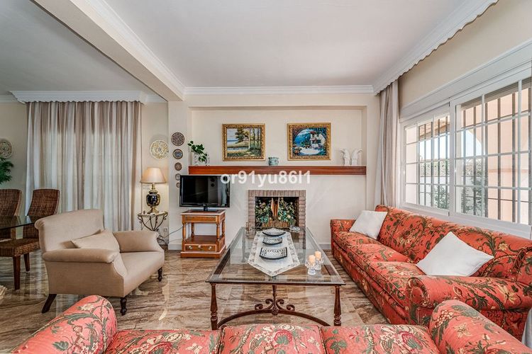 House | Resale in Elviria in Elviria, Costa del Sol - Photo 5