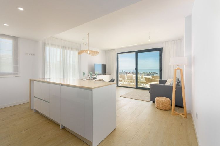 Apartment | Resale in Estepona in Estepona, Costa del Sol - Photo 4