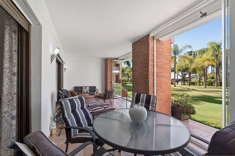 Apartment | Resale in Estepona in Estepona, Costa del Sol - Photo 5