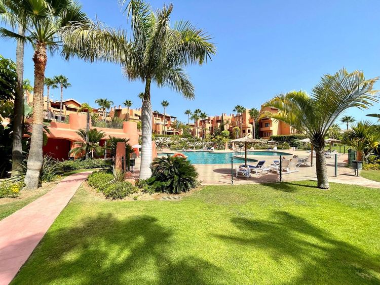 Apartment | Resale in New Golden Mile in New Golden Mile, Costa del Sol - Photo 2