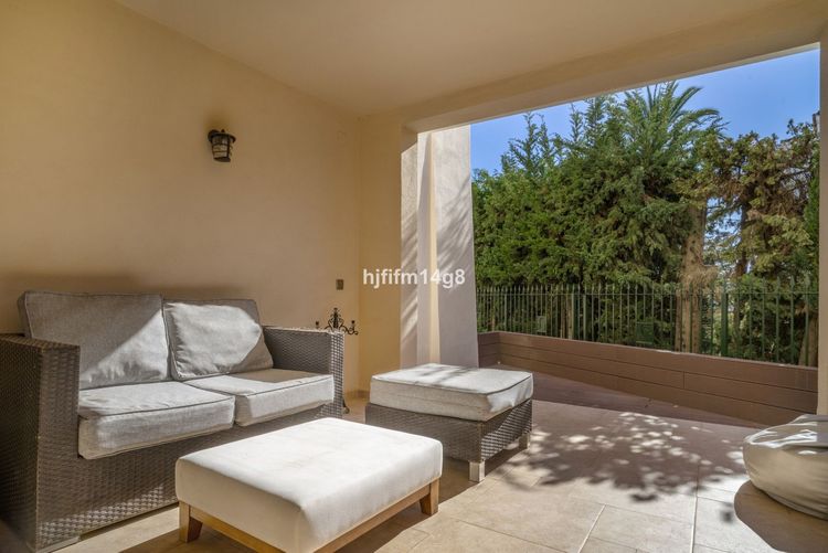 Apartment | Resale in Nueva Andalucía in Nueva Andalucía, Costa del Sol - Photo 2