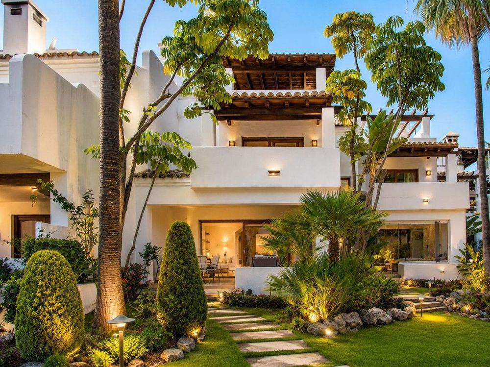 House | Resale in El Paraiso in El Paraiso, Costa del Sol - Main property photo