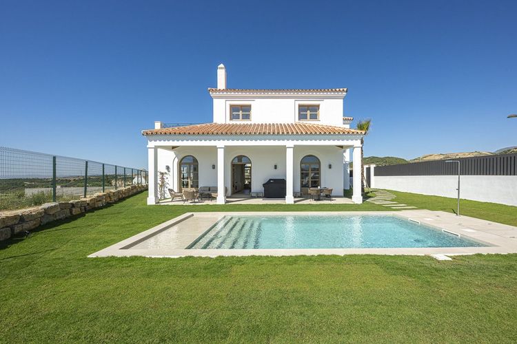 House | Resale in Estepona in Estepona, Costa del Sol - Photo 3