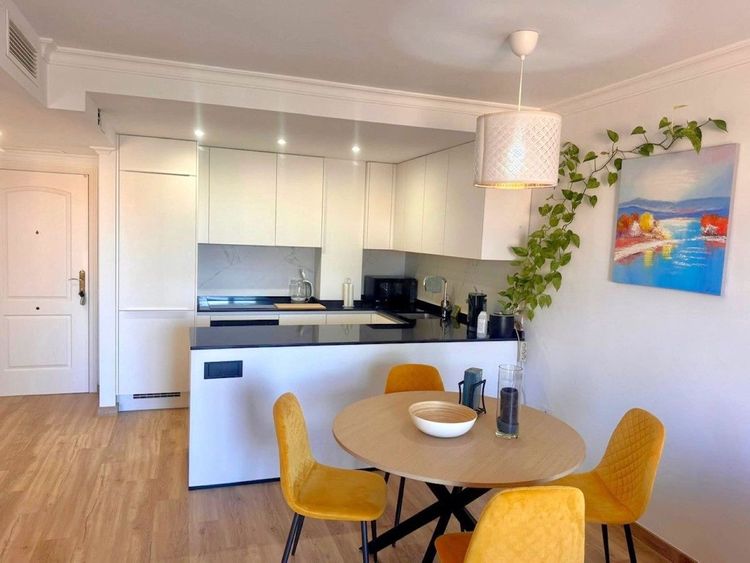Apartment | Resale in Elviria in Elviria, Costa del Sol - Photo 3