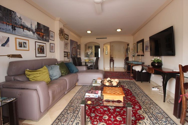 Apartment | Resale in Los Arqueros in Los Arqueros, Costa del Sol - Photo 2