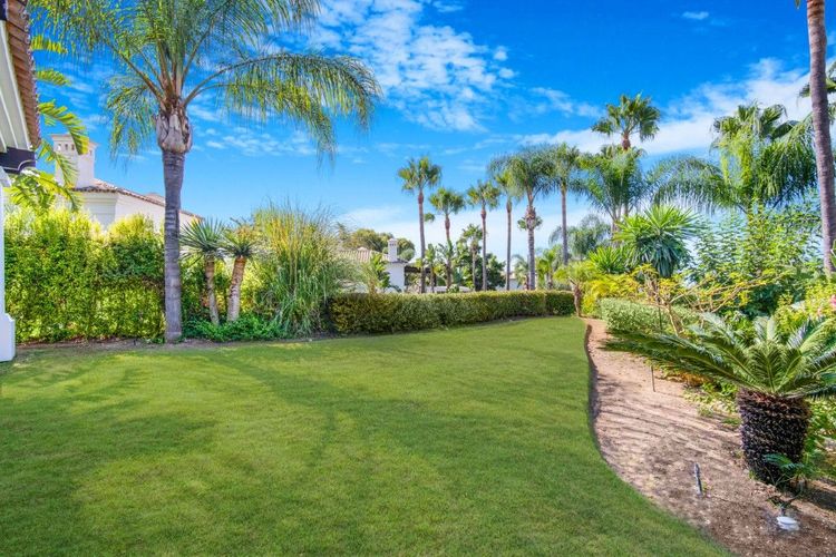 House | Resale in The Golden Mile in The Golden Mile, Costa del Sol - Photo 3