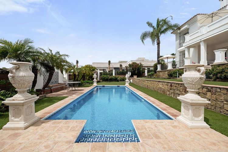 House | Resale in Sierra Blanca in Sierra Blanca, Costa del Sol - Photo 2